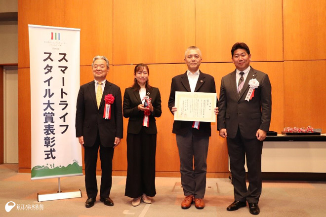 （左）川崎温暖化対策推進会議 足立 芳寛 会長　（右）福田 紀彦 川崎市長　