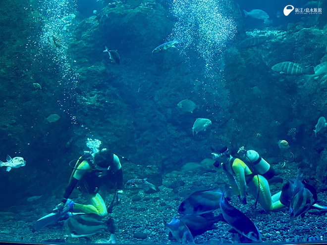 徐々に装備を外していきます…