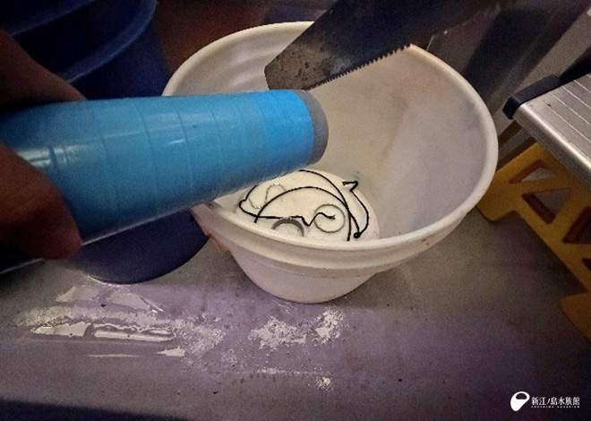 のこぎりで切るよ
