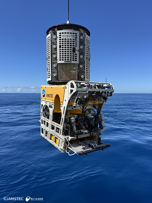 超高感度カメラを搭載した「KM-ROV」