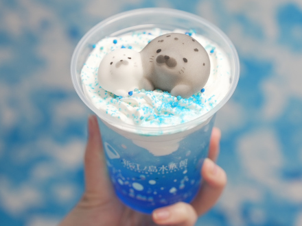 あざらし親子のライチソーダ